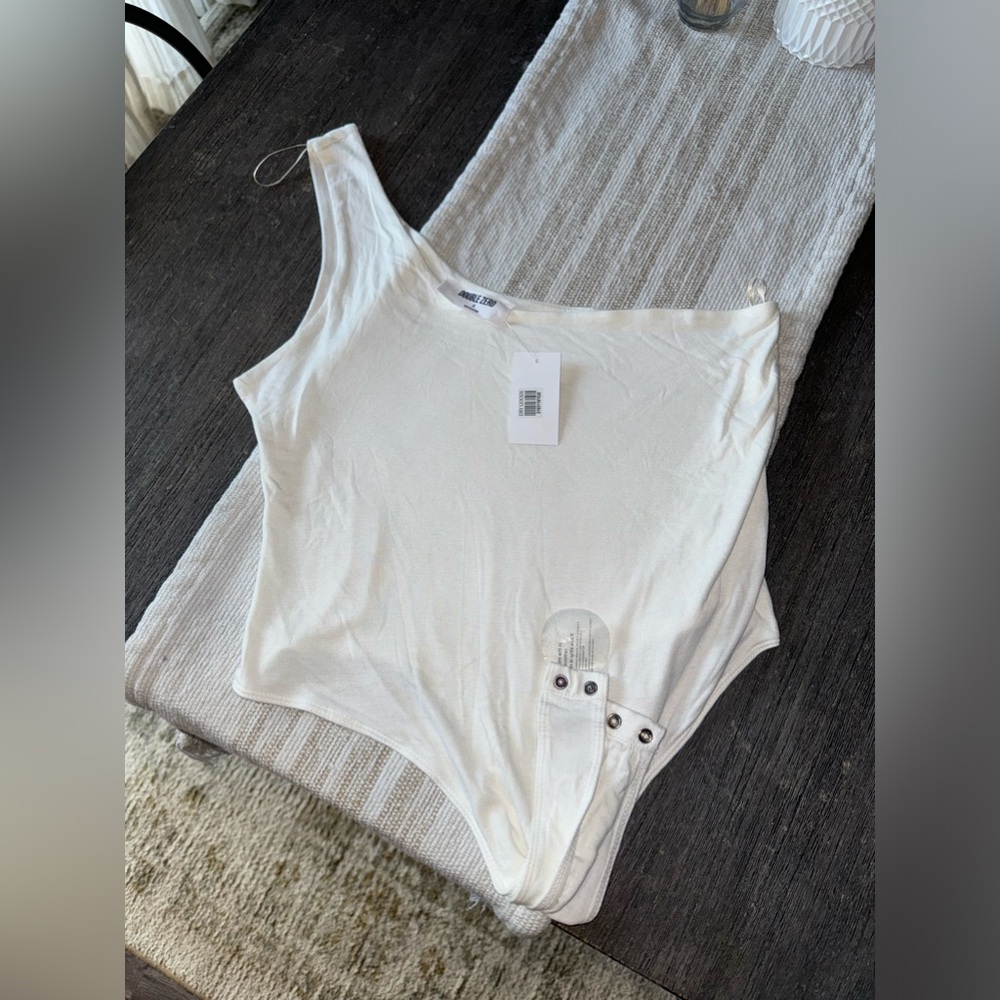 Double zero white bodysuit size xl